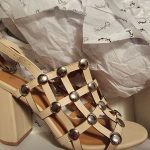 Nude/light brown heels